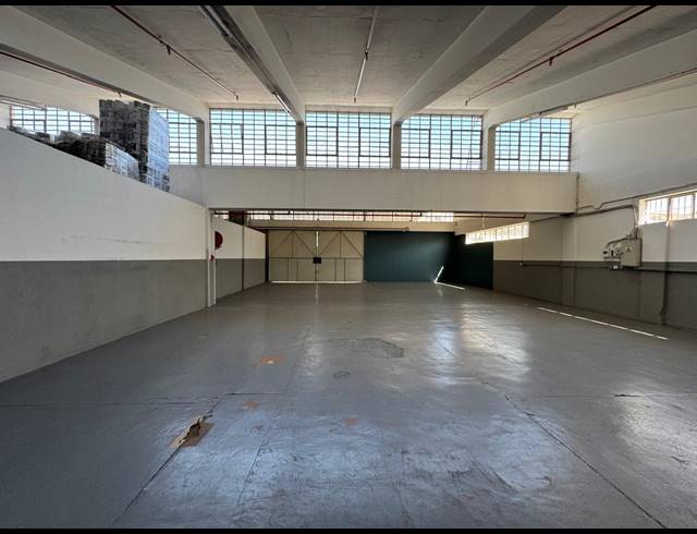 3,650M² WAREHOUSE TO LET IN LONGDALE